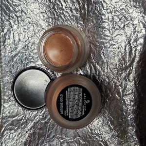 Golden Eyeshadow 👁